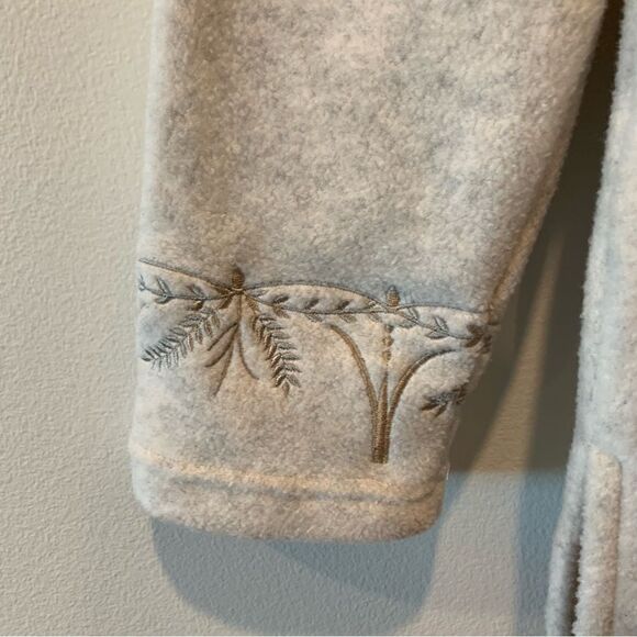 D’ALLAIRD’S Vintage Embroidered Fleece Sweater White Size Medium - Picture 3 of 11